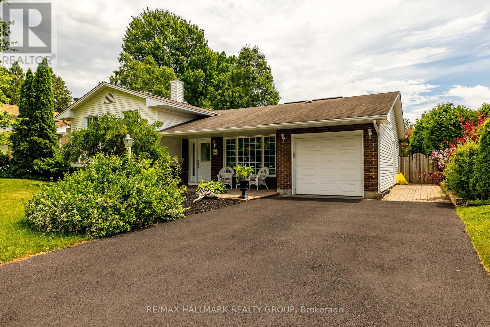 12 Ancona Crescent, Ottawa, Ontario  K2G 0N8 - Photo 3 - X12461657
