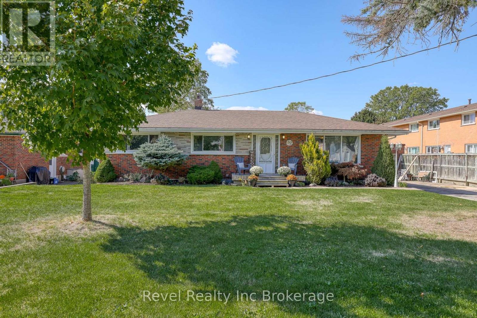 82 BEE STREET, Woodstock, Ontario