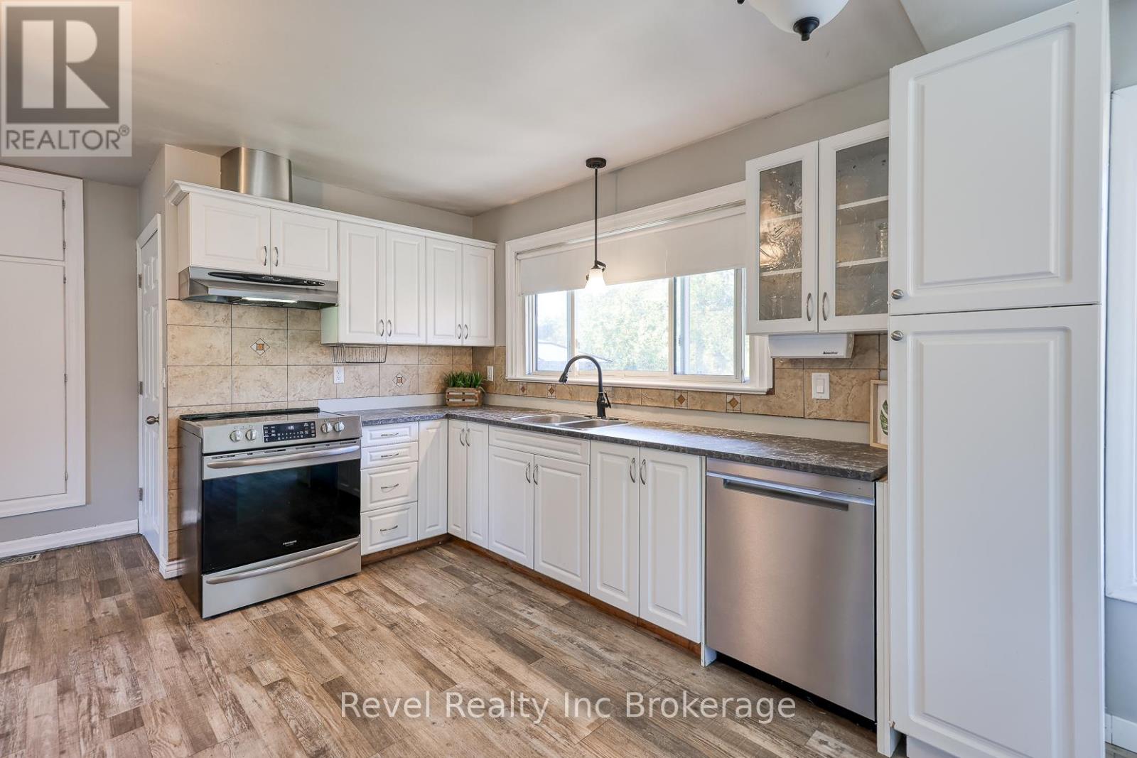 82 Bee Street, Woodstock, Ontario  N4S 3Z3 - Photo 11 - X12461620