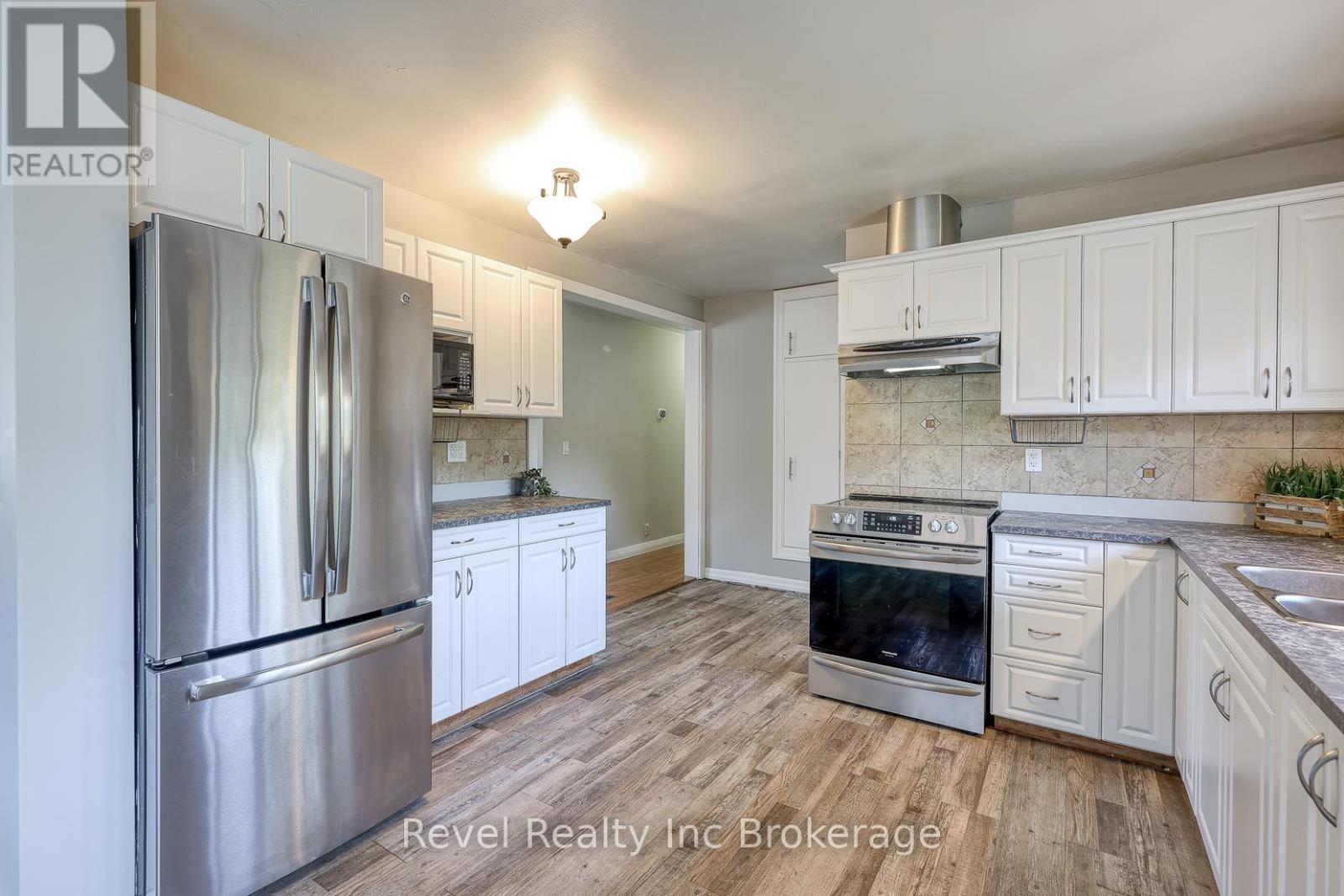 82 Bee Street, Woodstock, Ontario  N4S 3Z3 - Photo 12 - X12461620