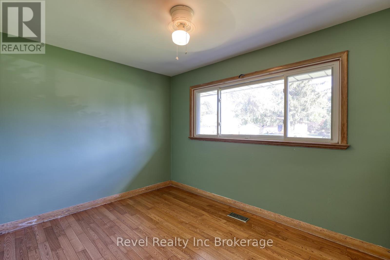 82 Bee Street, Woodstock, Ontario  N4S 3Z3 - Photo 15 - X12461620
