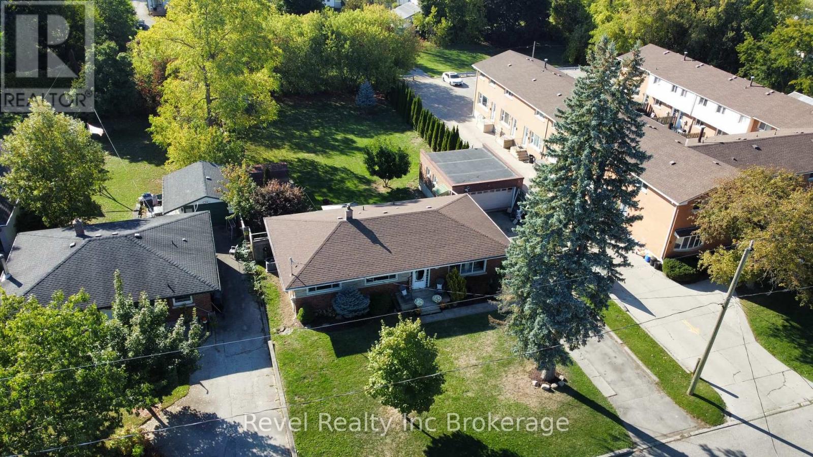 82 Bee Street, Woodstock, Ontario  N4S 3Z3 - Photo 3 - X12461620