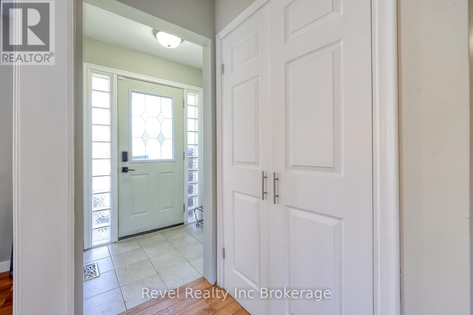 82 Bee Street, Woodstock, Ontario  N4S 3Z3 - Photo 4 - X12461620