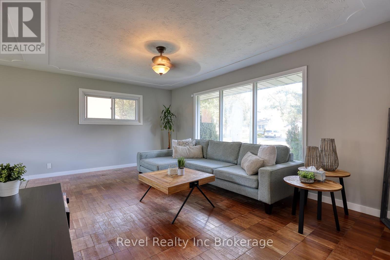 82 Bee Street, Woodstock, Ontario  N4S 3Z3 - Photo 5 - X12461620