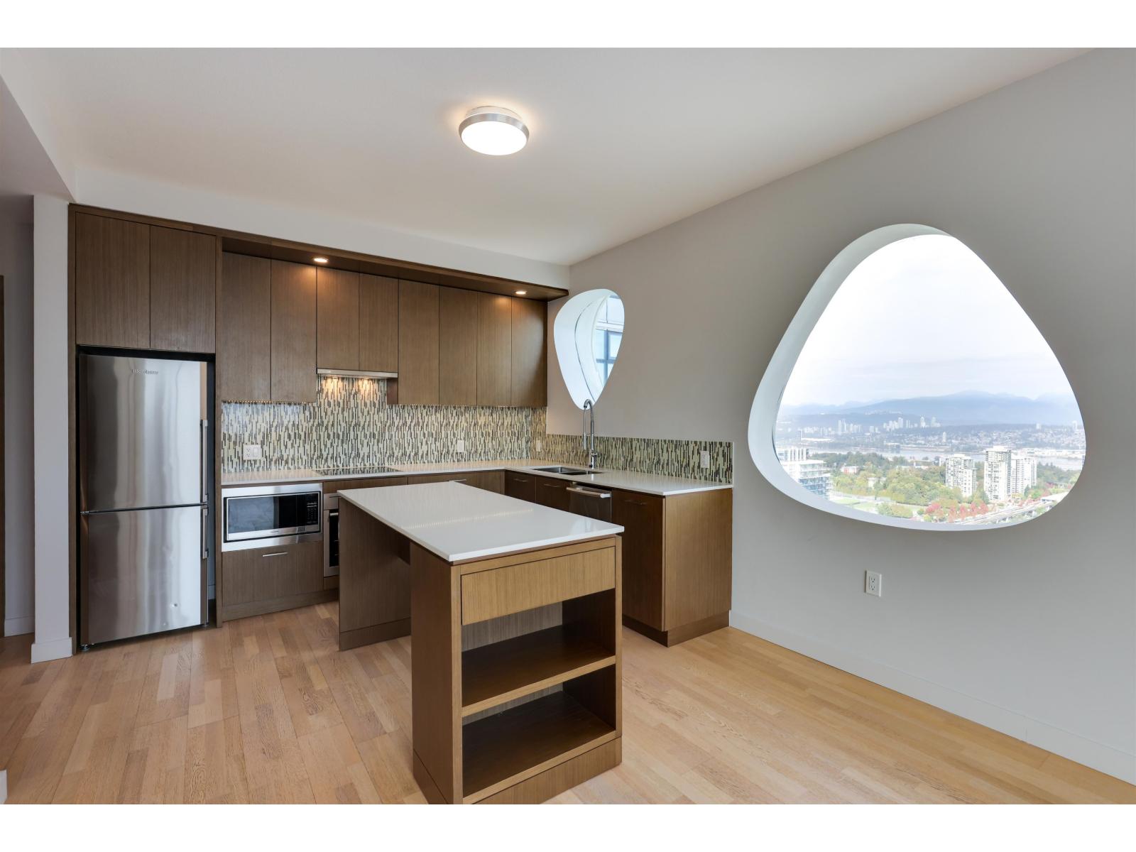 3301 13495 Central Avenue, Surrey, British Columbia  V3T 0K2 - Photo 3 - R3058274