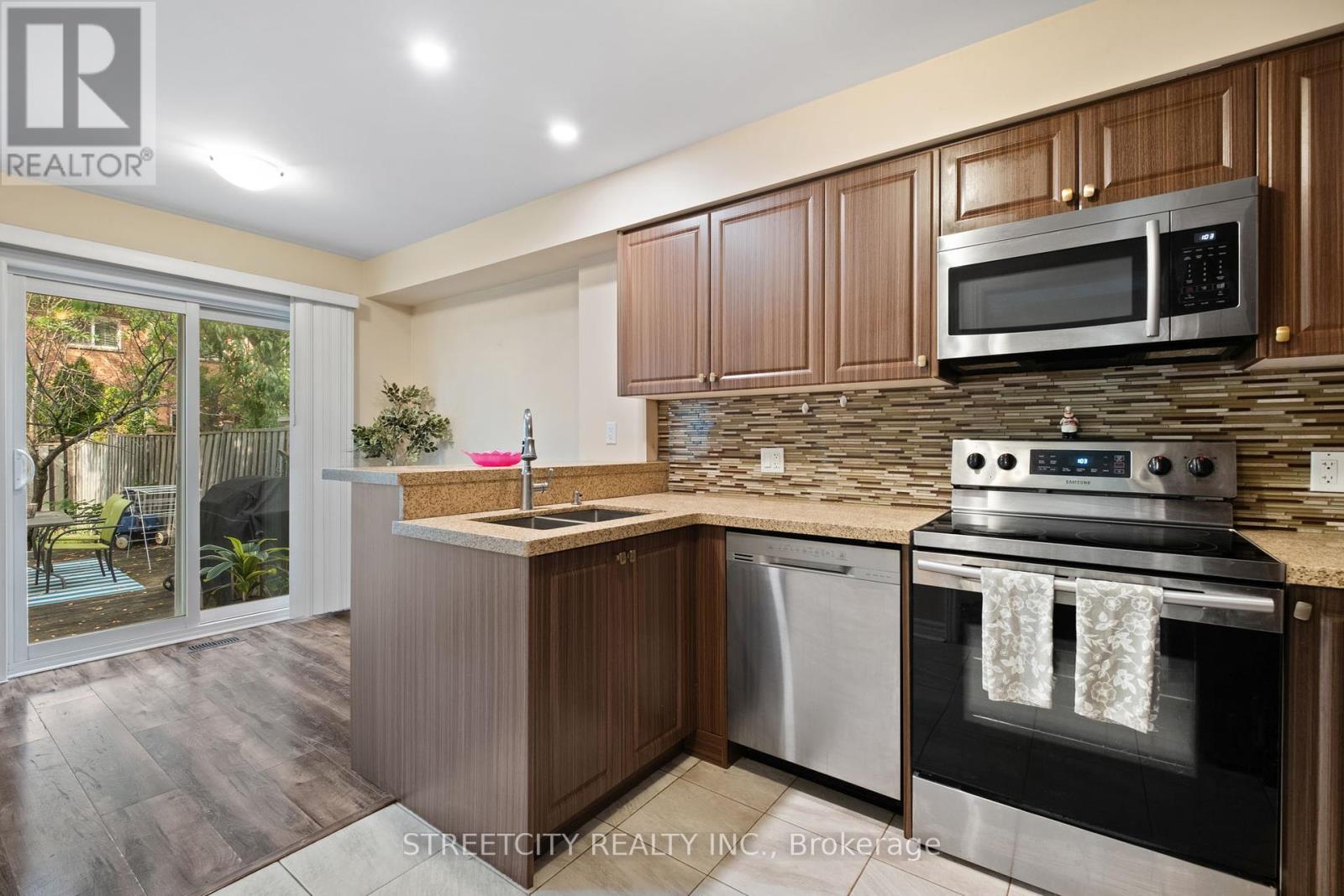 3953 Freeman Terrace, Mississauga, Ontario  L5M 6R2 - Photo 13 - W12461570