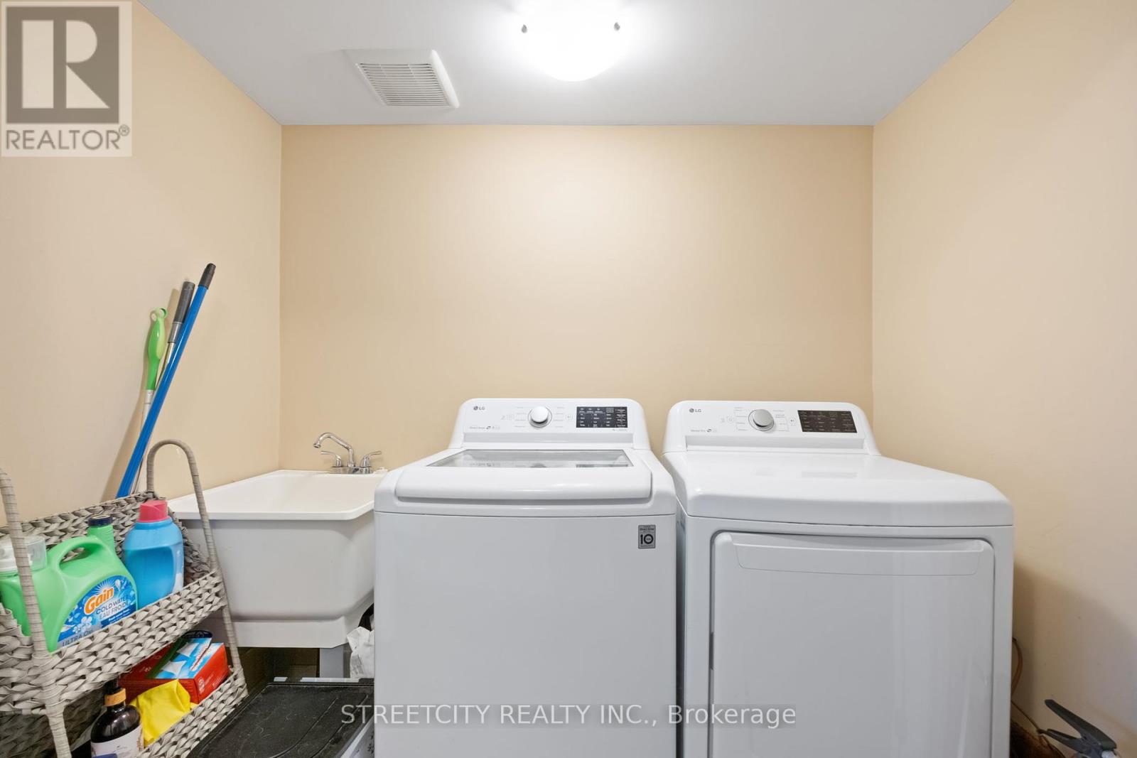 3953 Freeman Terrace, Mississauga, Ontario  L5M 6R2 - Photo 14 - W12461570