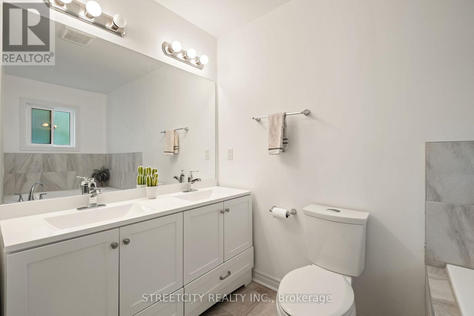 3953 Freeman Terrace, Mississauga, Ontario  L5M 6R2 - Photo 16 - W12461570