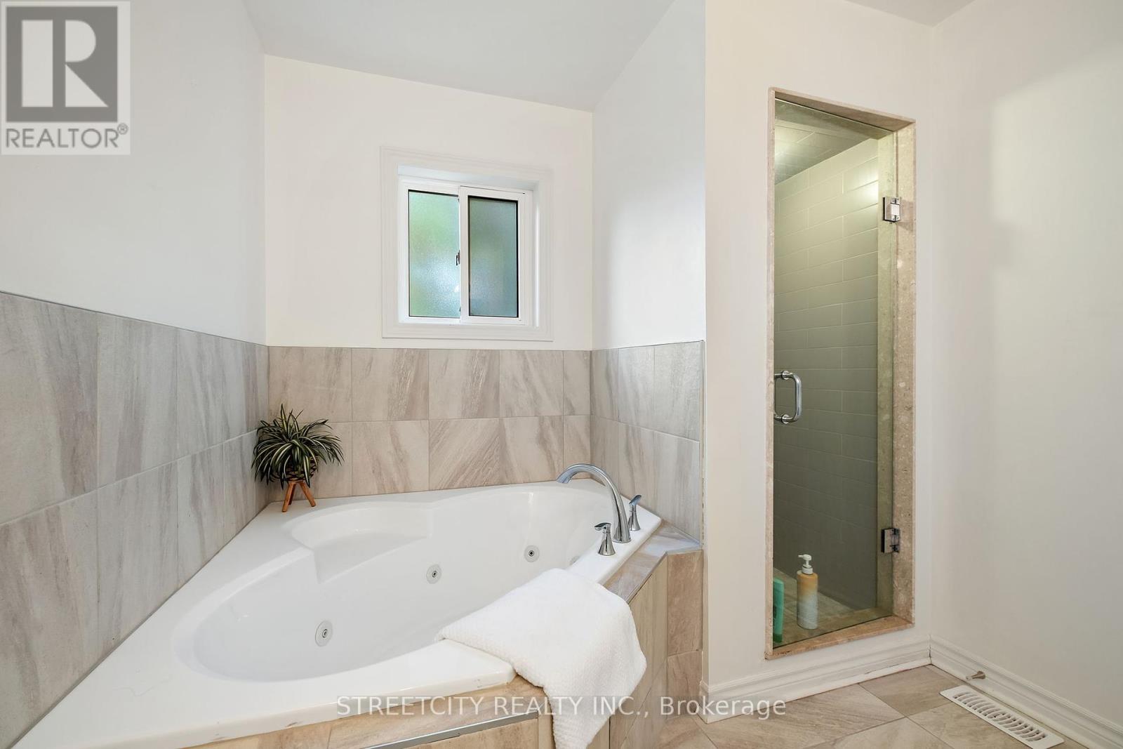 3953 Freeman Terrace, Mississauga, Ontario  L5M 6R2 - Photo 17 - W12461570