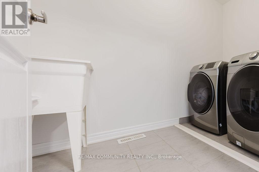 100 Folgate Crescent, Brampton, Ontario  L6R 4A7 - Photo 31 - W12461589