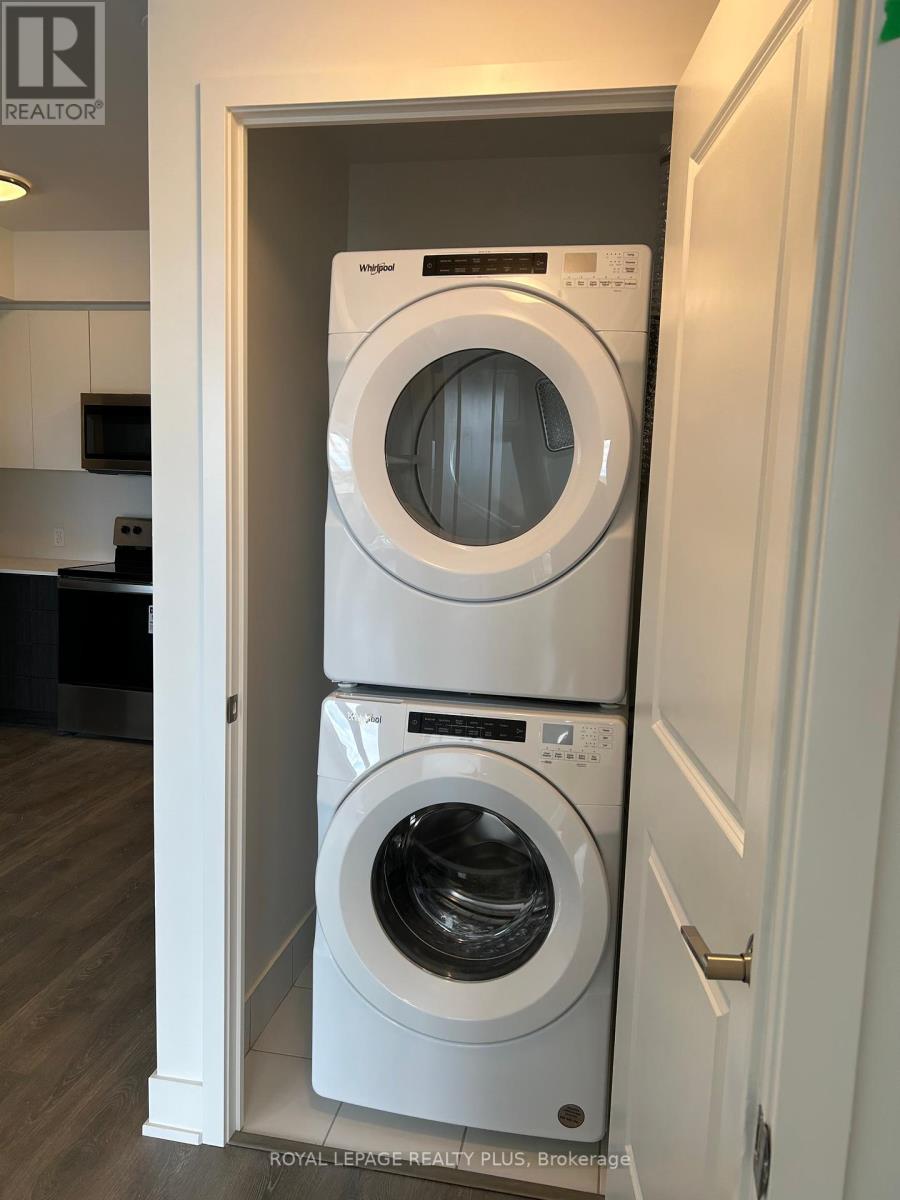 1308 - 204 Burnhamthorpe Road E, Mississauga, Ontario  L5A 4L4 - Photo 12 - W12461590