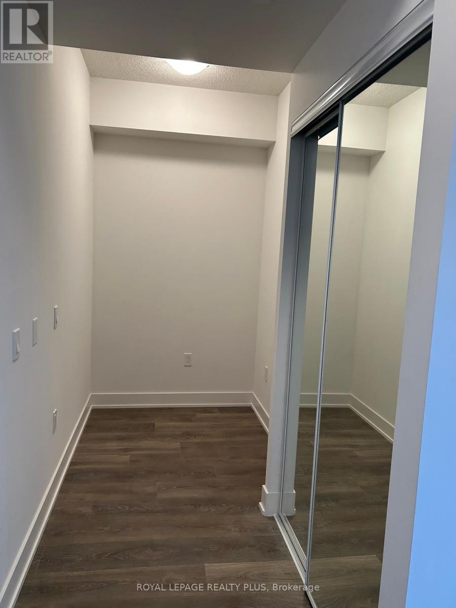 1308 - 204 Burnhamthorpe Road E, Mississauga, Ontario  L5A 4L4 - Photo 13 - W12461590