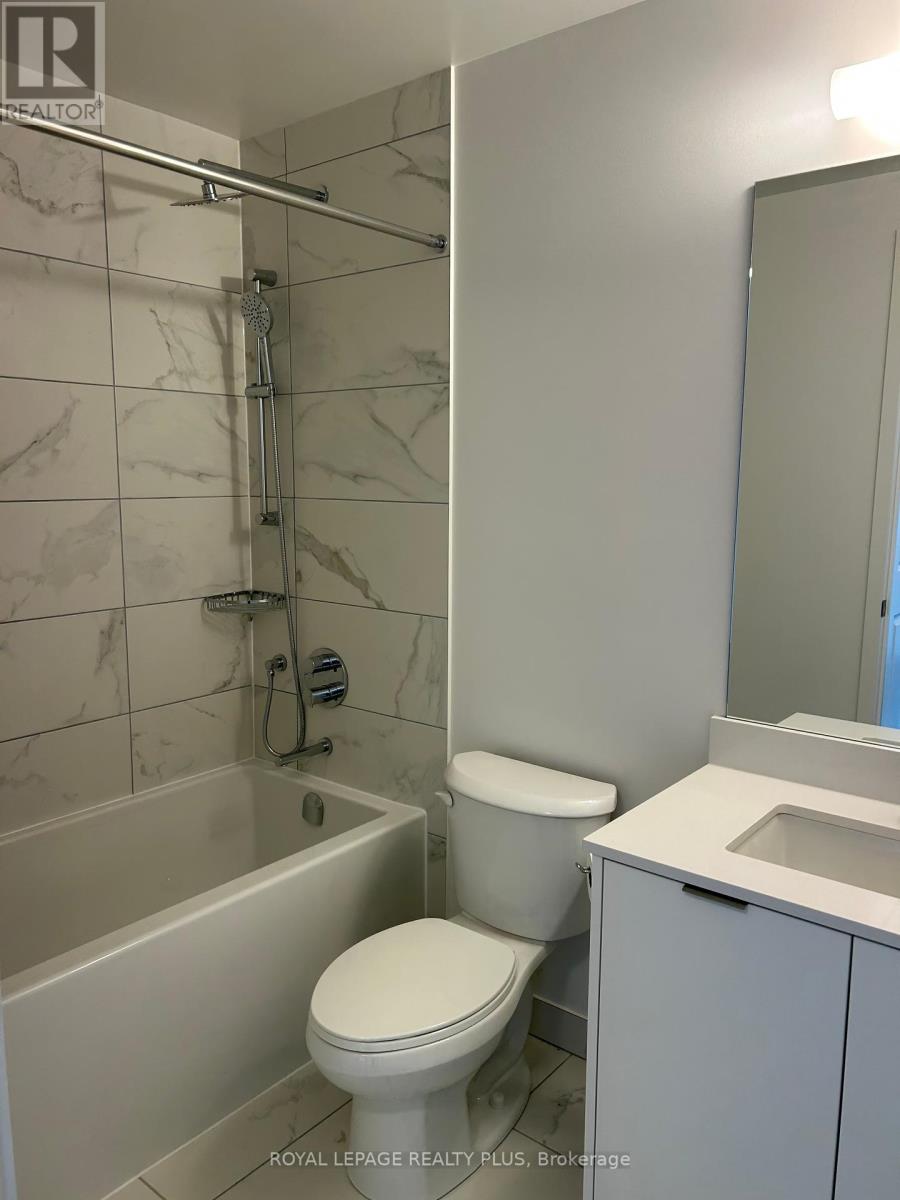 1308 - 204 Burnhamthorpe Road E, Mississauga, Ontario  L5A 4L4 - Photo 8 - W12461590