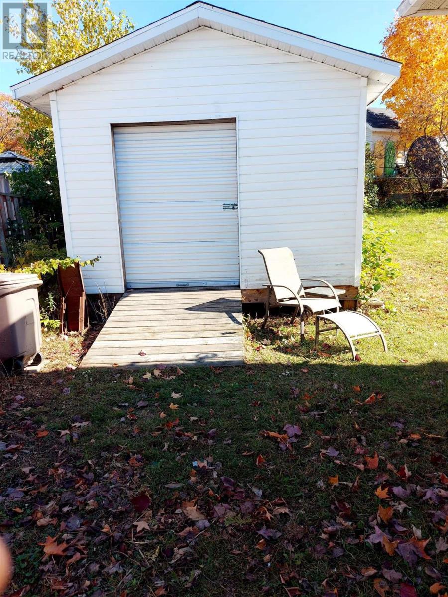 27 Canberra Cres, Elliot Lake, Ontario  P5A 2M5 - Photo 2 - SM252955