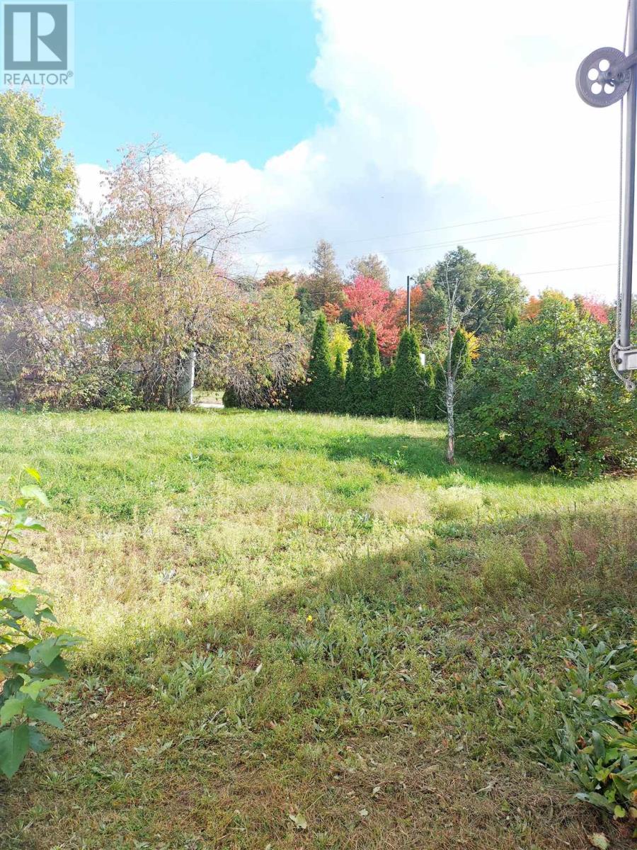 27 Canberra Cres, Elliot Lake, Ontario  P5A 2M5 - Photo 3 - SM252955