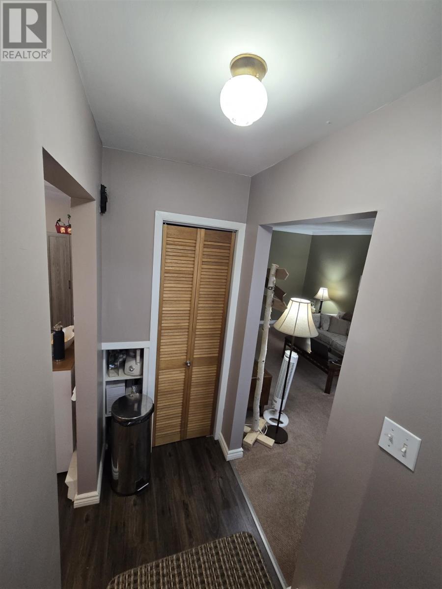 27 Canberra Cres, Elliot Lake, Ontario  P5A 2M5 - Photo 4 - SM252955