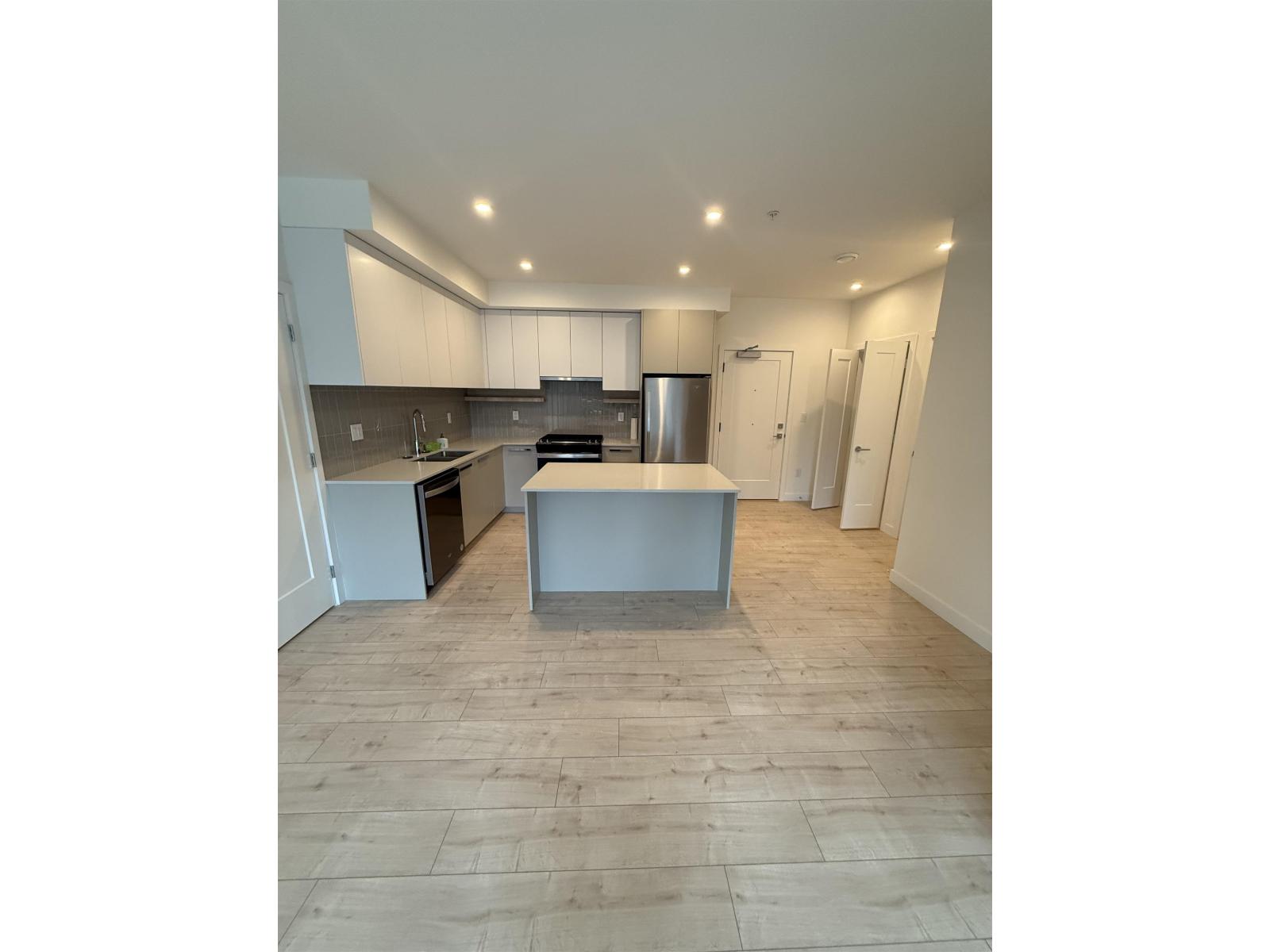 306 13788 76 Avenue, Surrey, British Columbia  V3W 3V9 - Photo 2 - R3058276