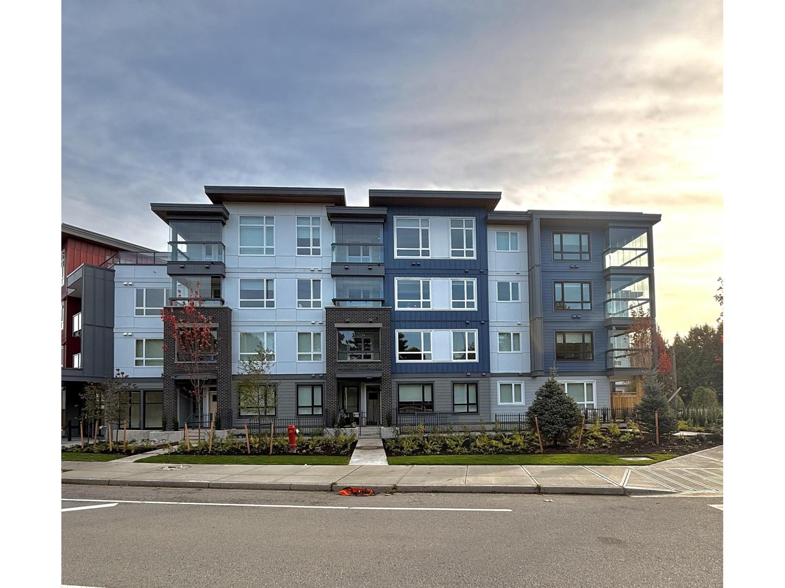 306 13788 76 AVENUE, surrey, British Columbia