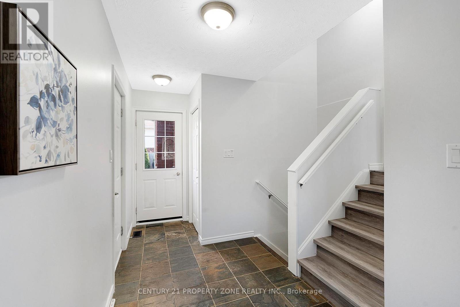 39 Southview Crescent, Cambridge, Ontario  N1P 1A3 - Photo 22 - X12461569