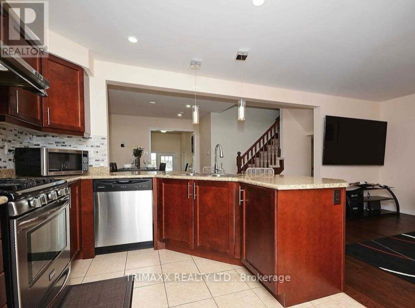 78 Glenvista Drive, Kitchener, Ontario  N2R 0E3 - Photo 12 - X12461599