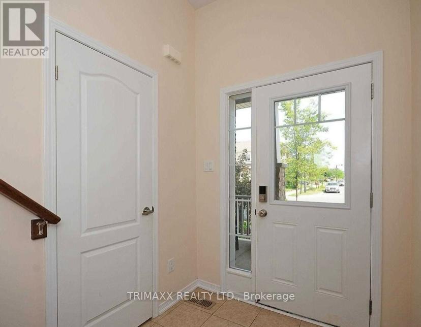 78 Glenvista Drive, Kitchener, Ontario  N2R 0E3 - Photo 5 - X12461599