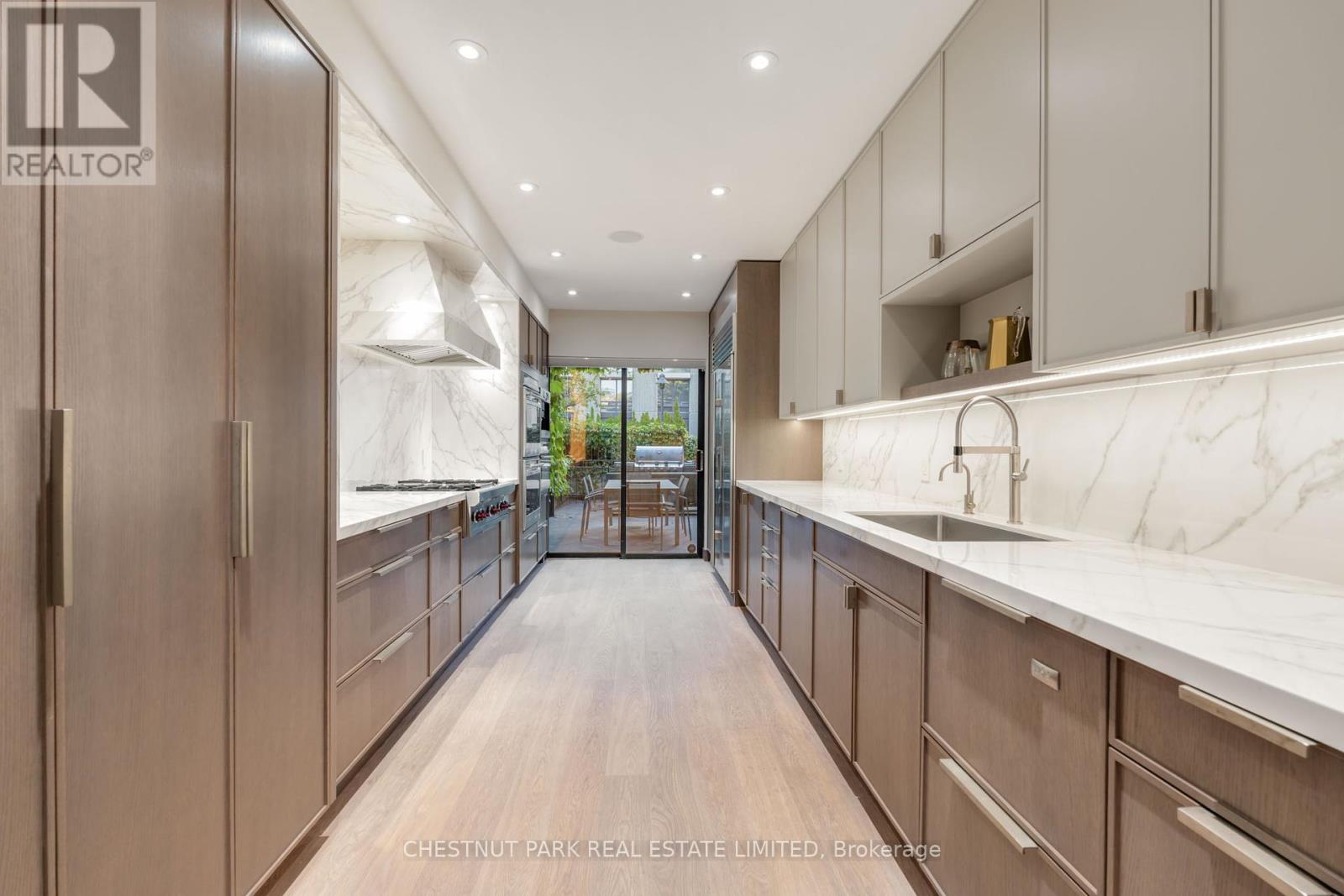 84 Oriole Road, Toronto, Ontario  M4V 2G1 - Photo 10 - C12461615