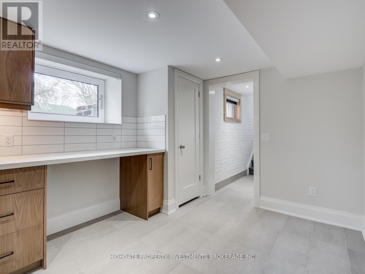 Base - 129 Hilton Avenue, Toronto, Ontario  M5R 3E8 - Photo 5 - C12461627
