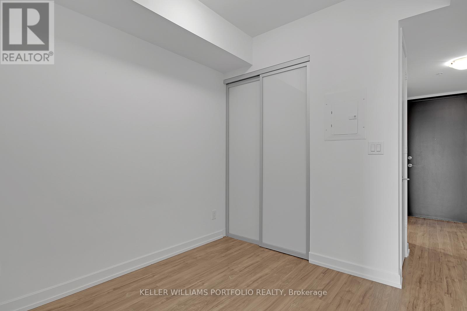 523 - 377 Madison Avenue, Toronto, Ontario  M4V 2W7 - Photo 10 - C12461631