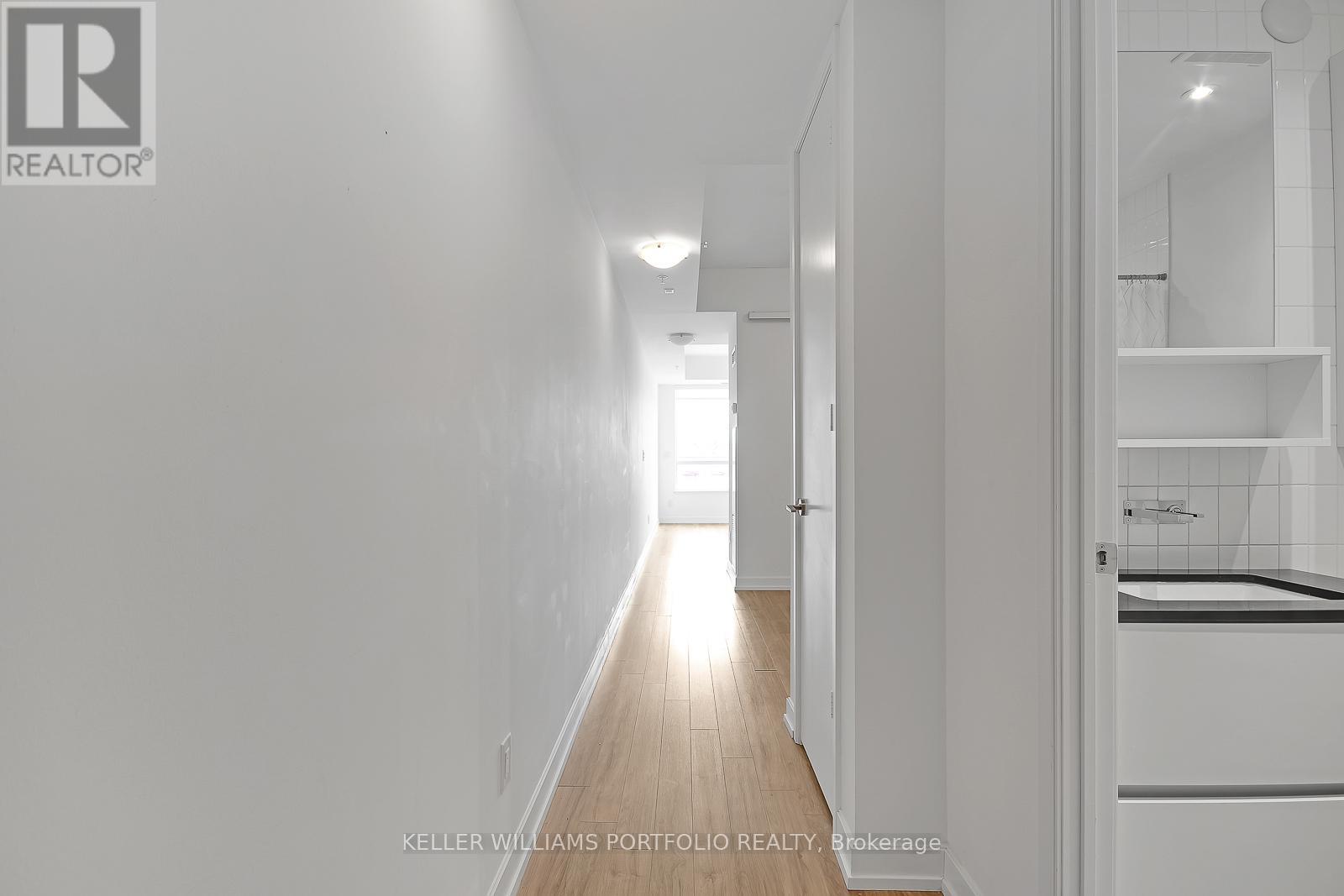 523 - 377 Madison Avenue, Toronto, Ontario  M4V 2W7 - Photo 2 - C12461631
