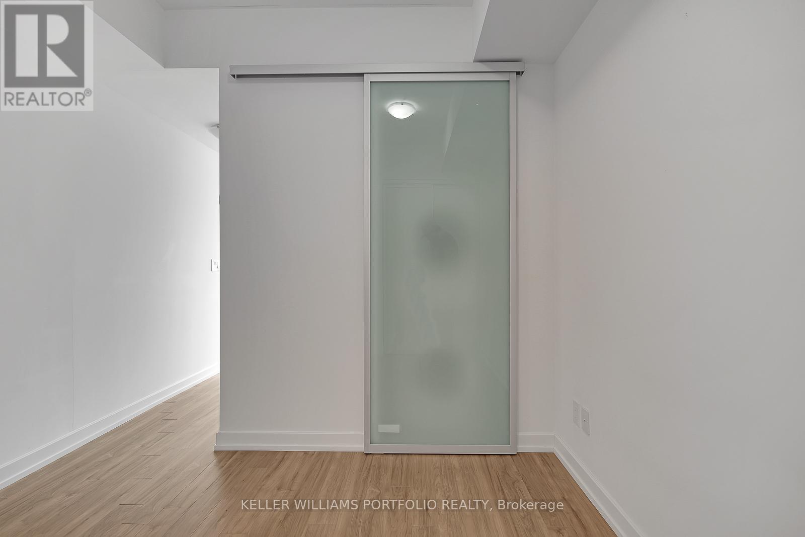 523 - 377 Madison Avenue, Toronto, Ontario  M4V 2W7 - Photo 7 - C12461631