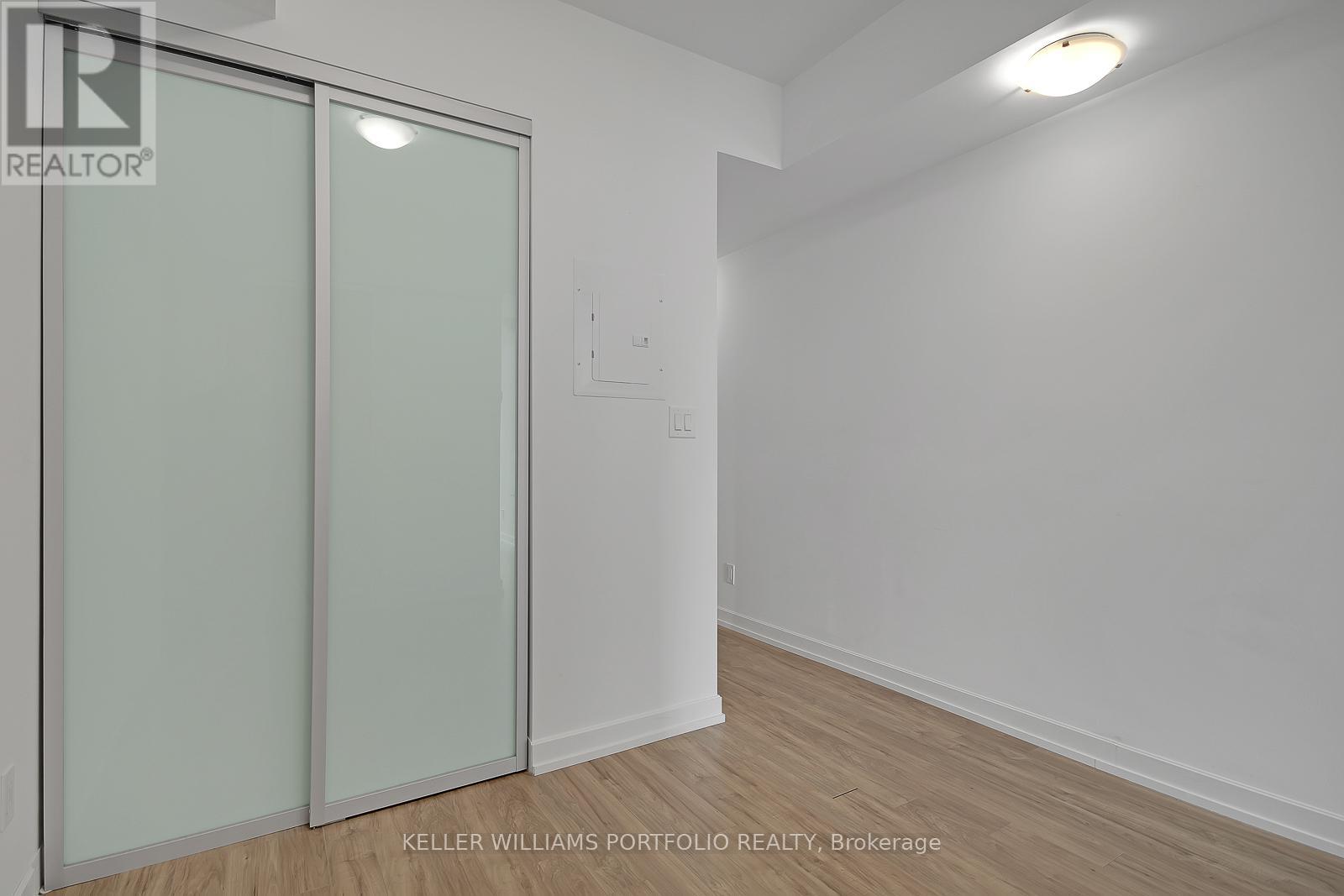 523 - 377 Madison Avenue, Toronto, Ontario  M4V 2W7 - Photo 9 - C12461631