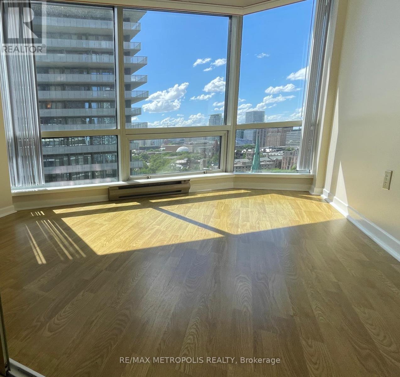 1718 - 1001 Bay Street, Toronto, Ontario  M5S 3A6 - Photo 2 - C12461659