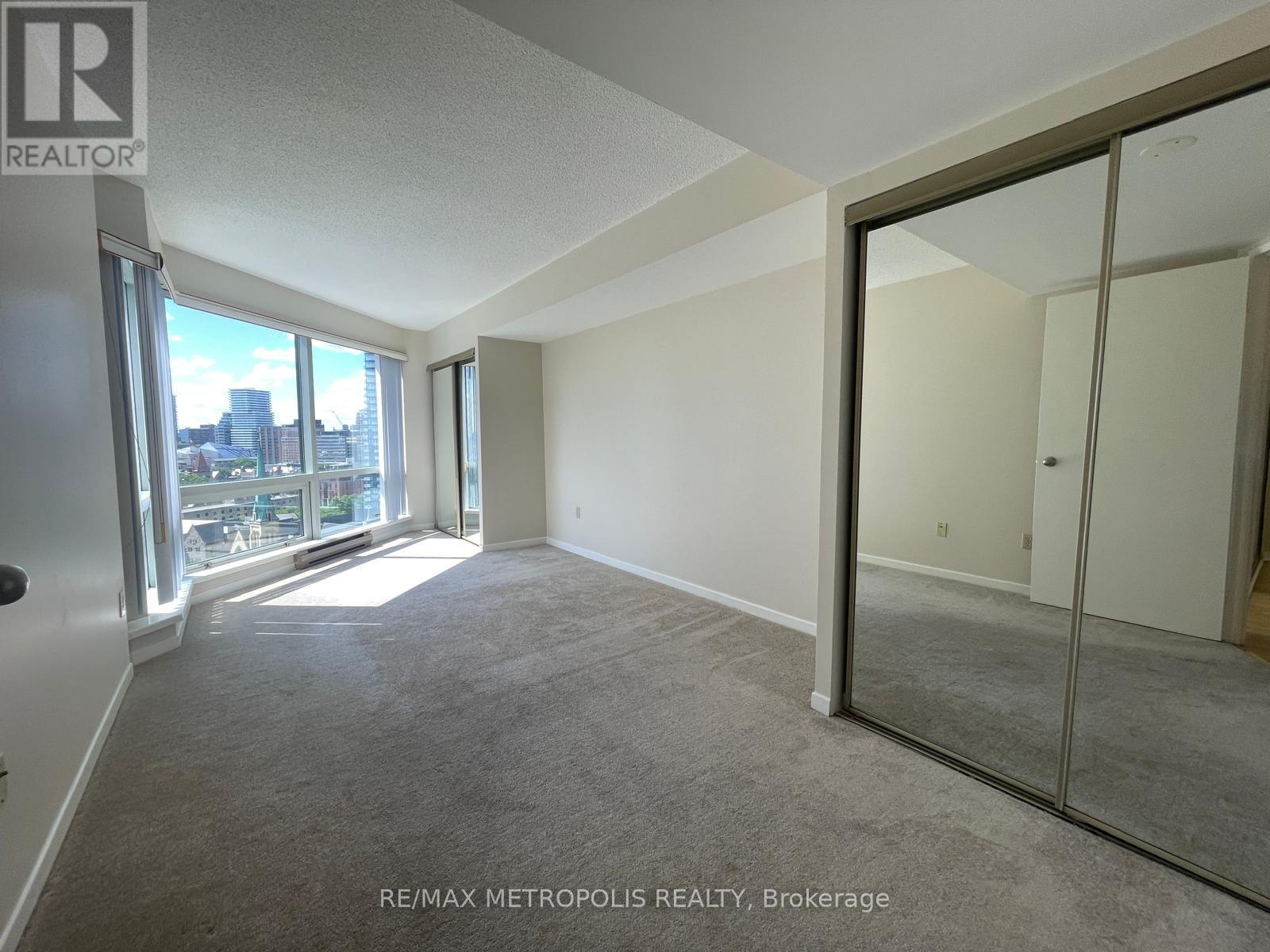 1718 - 1001 Bay Street, Toronto, Ontario  M5S 3A6 - Photo 3 - C12461659
