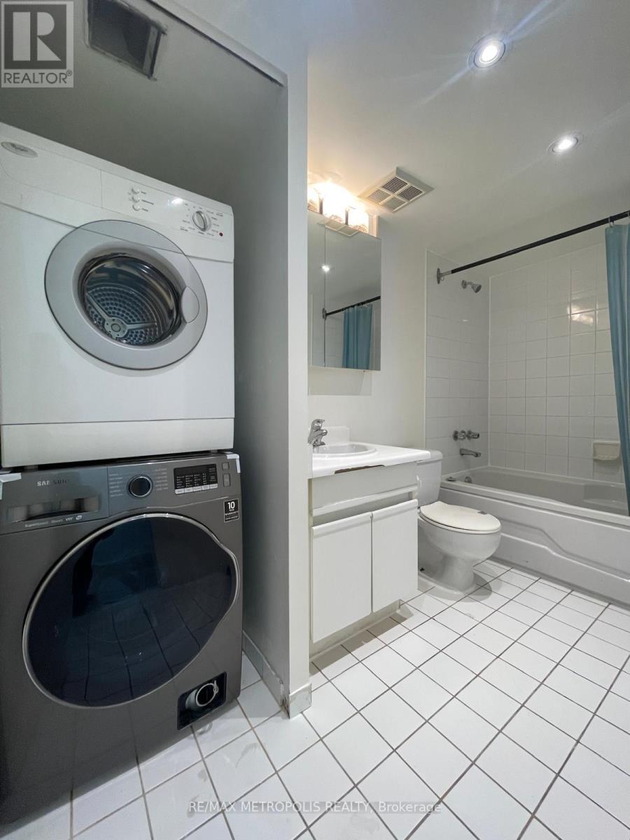 1718 - 1001 Bay Street, Toronto, Ontario  M5S 3A6 - Photo 6 - C12461659