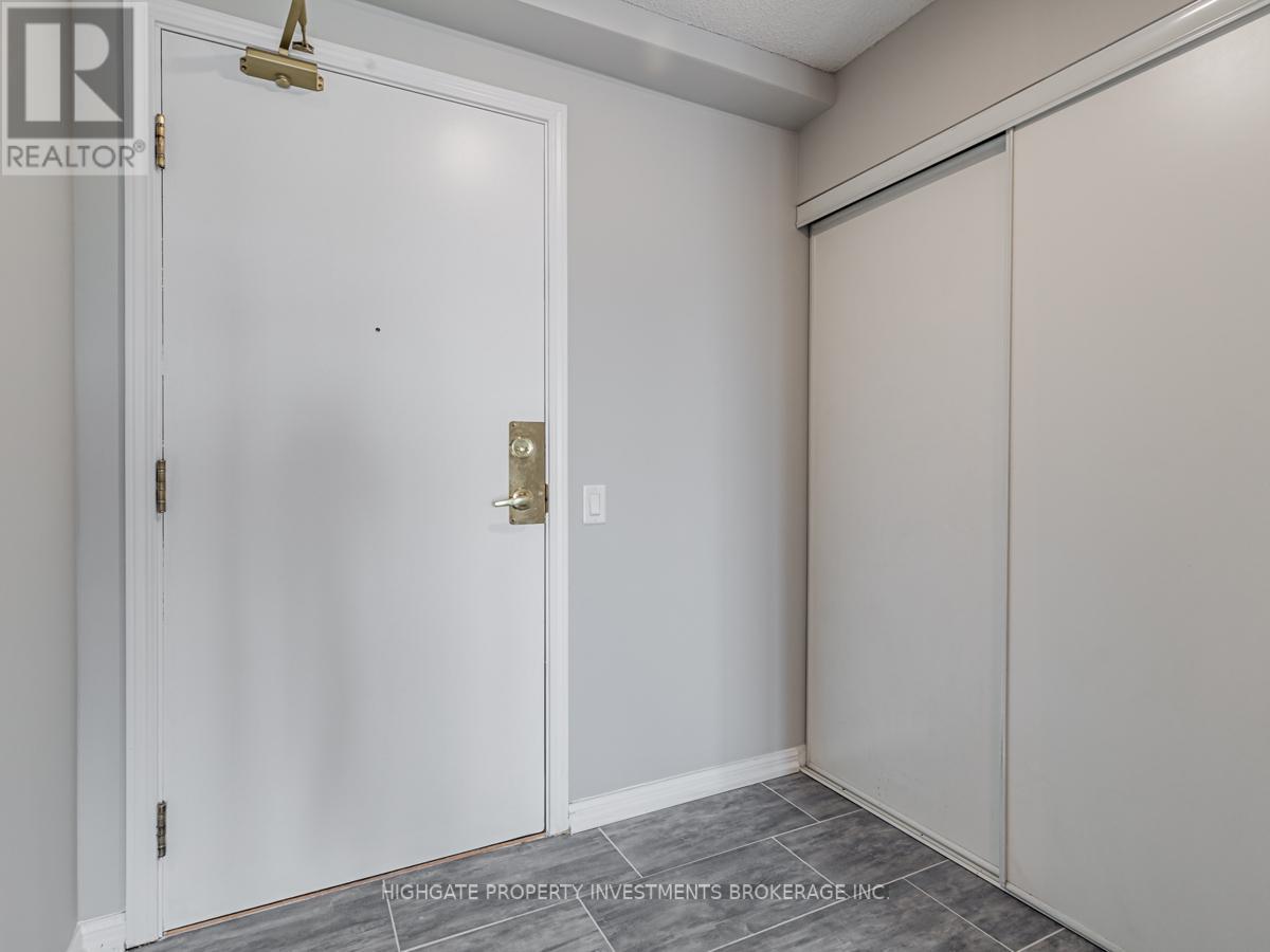645 - 650 Lawrence Avenue W, Toronto, Ontario  M6A 3E8 - Photo 2 - C12461665