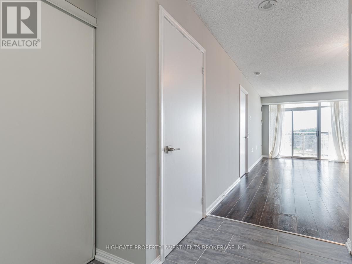 645 - 650 Lawrence Avenue W, Toronto, Ontario  M6A 3E8 - Photo 3 - C12461665