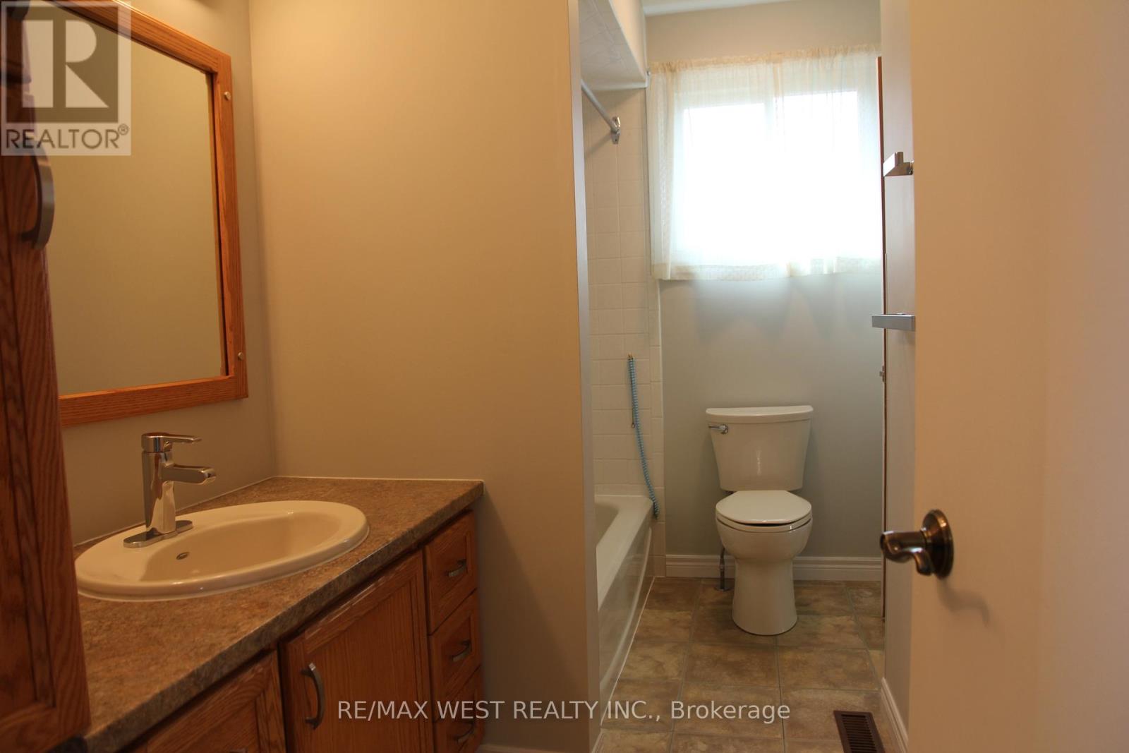 3121 Victoria Street, Oakville, Ontario  L6L 1K3 - Photo 14 - W12458914
