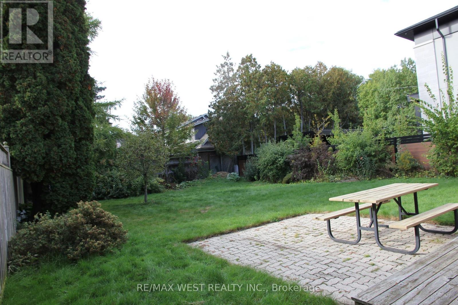3121 Victoria Street, Oakville, Ontario  L6L 1K3 - Photo 3 - W12458914