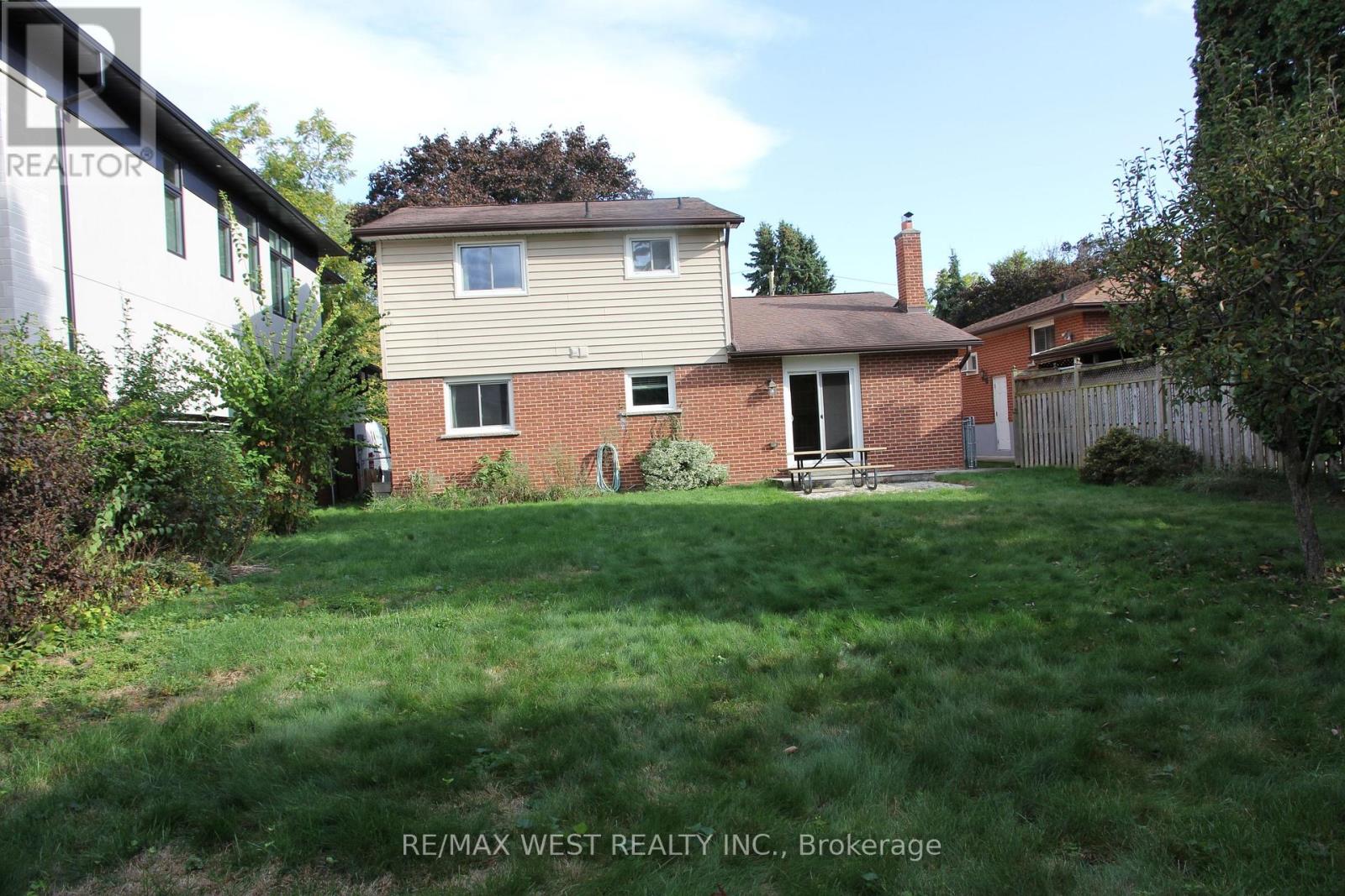3121 Victoria Street, Oakville, Ontario  L6L 1K3 - Photo 5 - W12458914