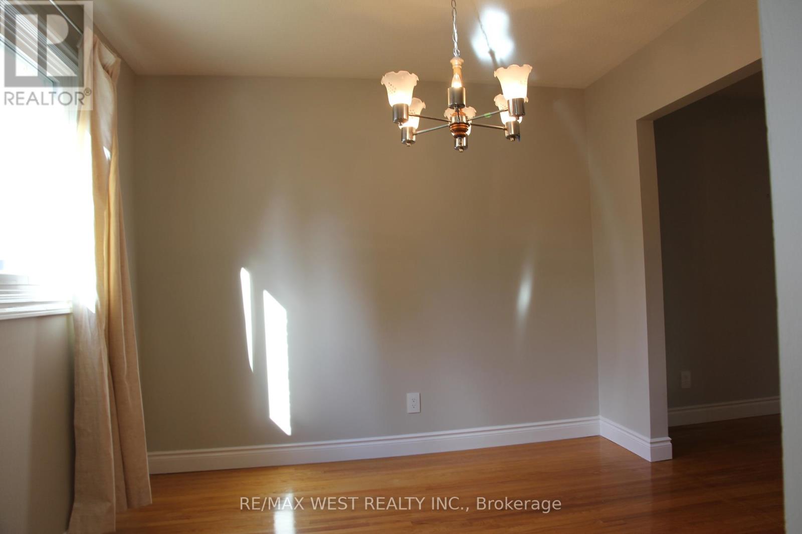 3121 Victoria Street, Oakville, Ontario  L6L 1K3 - Photo 7 - W12458914