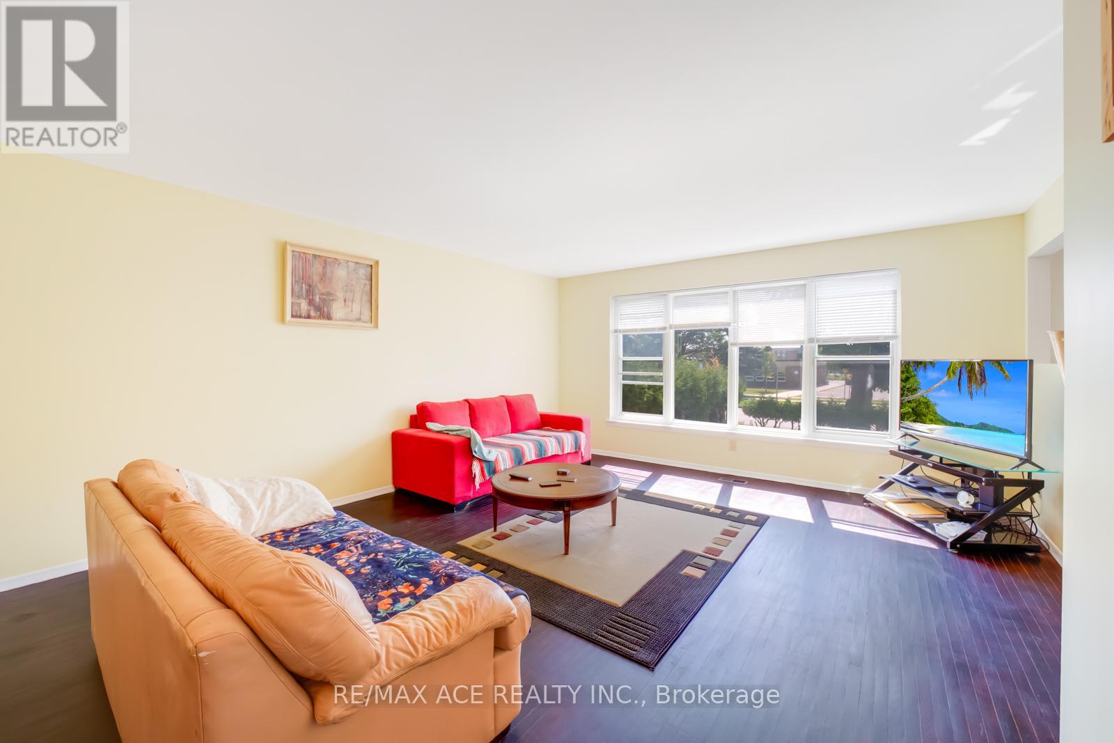 96 Invergordon Avenue, Toronto, Ontario  M1S 2Z2 - Photo 10 - E12461606