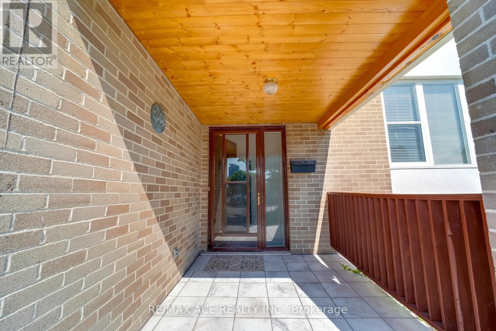 96 Invergordon Avenue, Toronto, Ontario  M1S 2Z2 - Photo 5 - E12461606