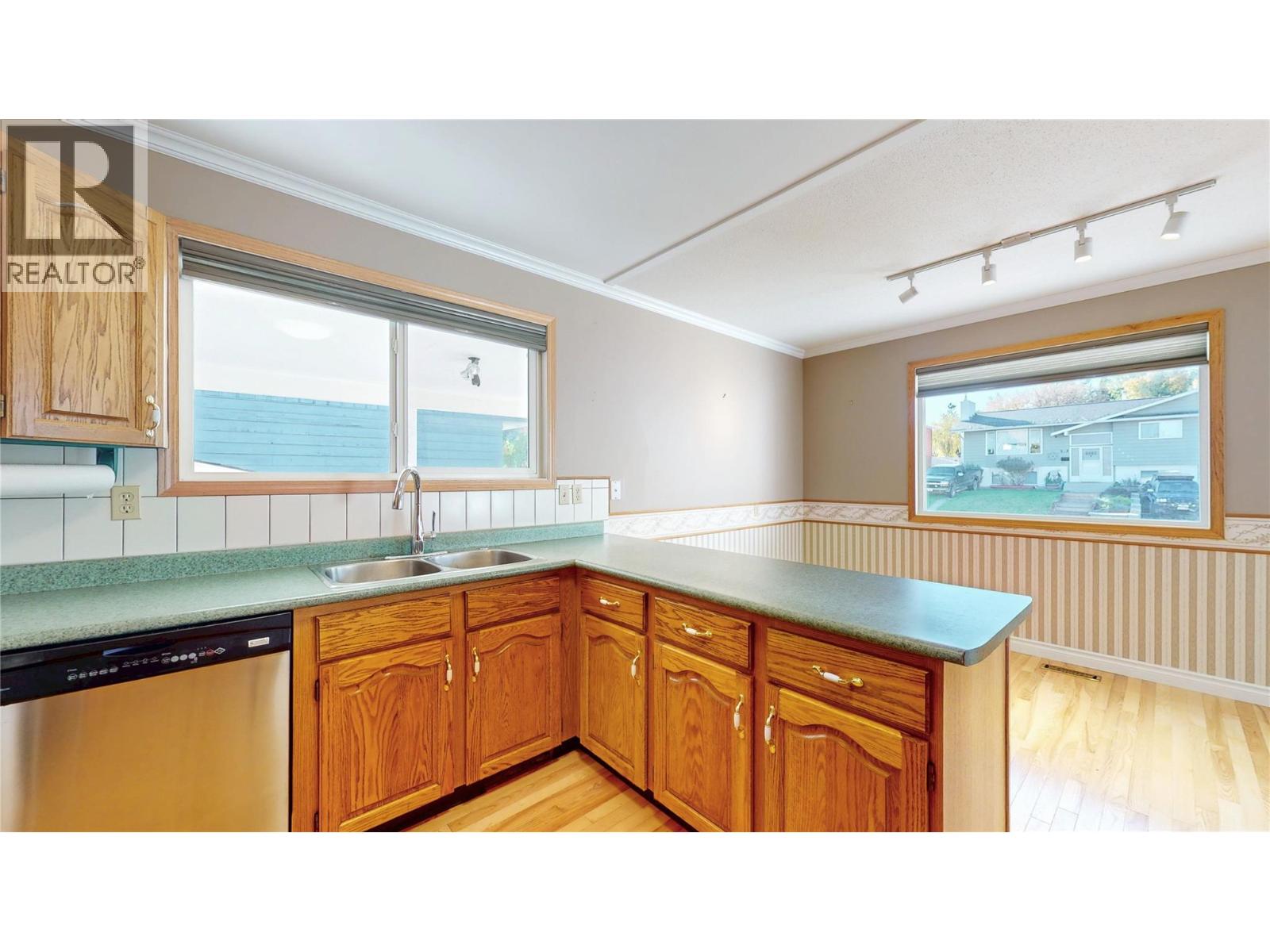 2424 5th Street S, Cranbrook, British Columbia  V1C 4Z4 - Photo 4 - 10365742