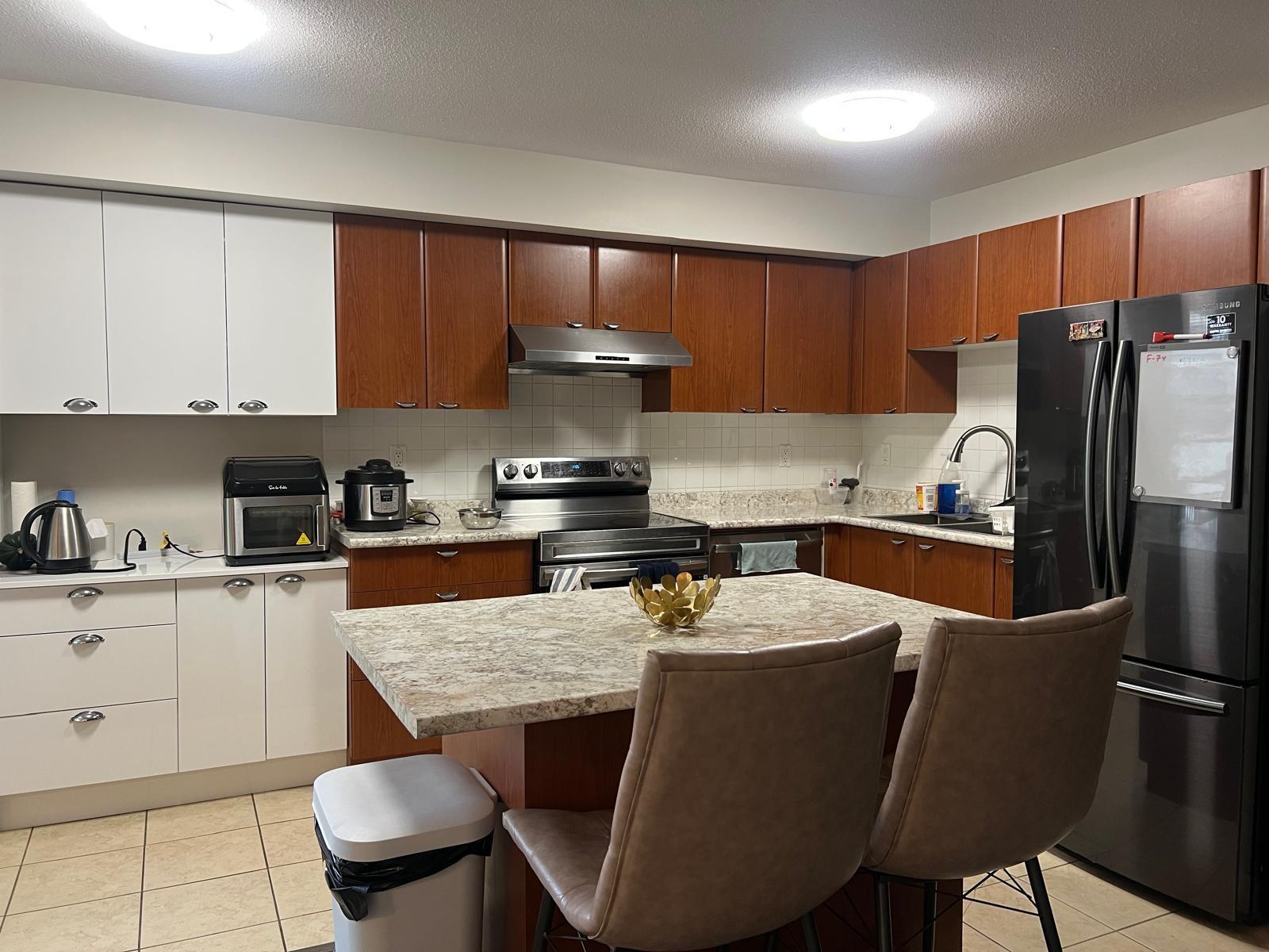 302 10092 148 Street, Surrey, British Columbia  V3R 4G7 - Photo 3 - R3058329