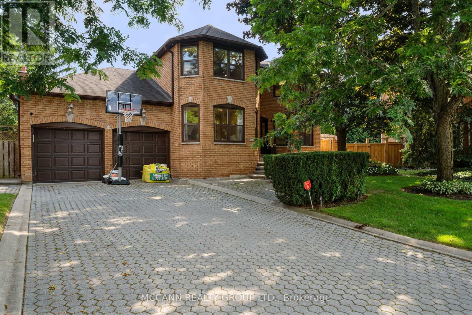 5 Waverley Crescent, Richmond Hill, Ontario  L4C 8Z5 - Photo 2 - N12461648