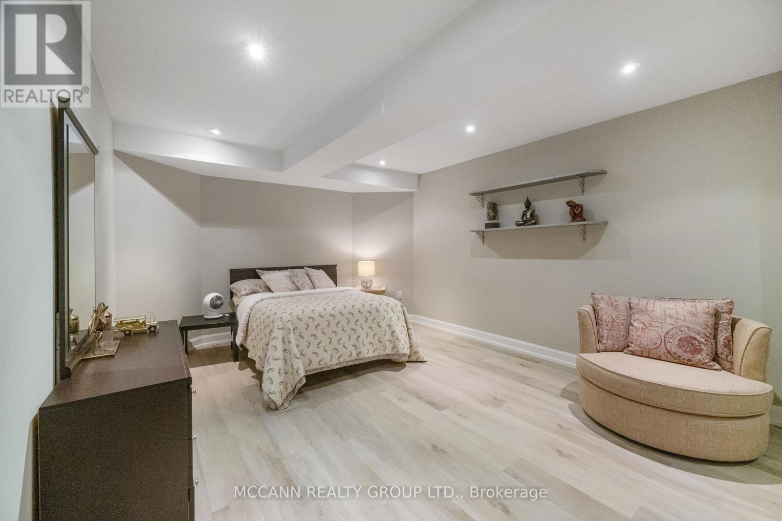 5 Waverley Crescent, Richmond Hill, Ontario  L4C 8Z5 - Photo 36 - N12461648