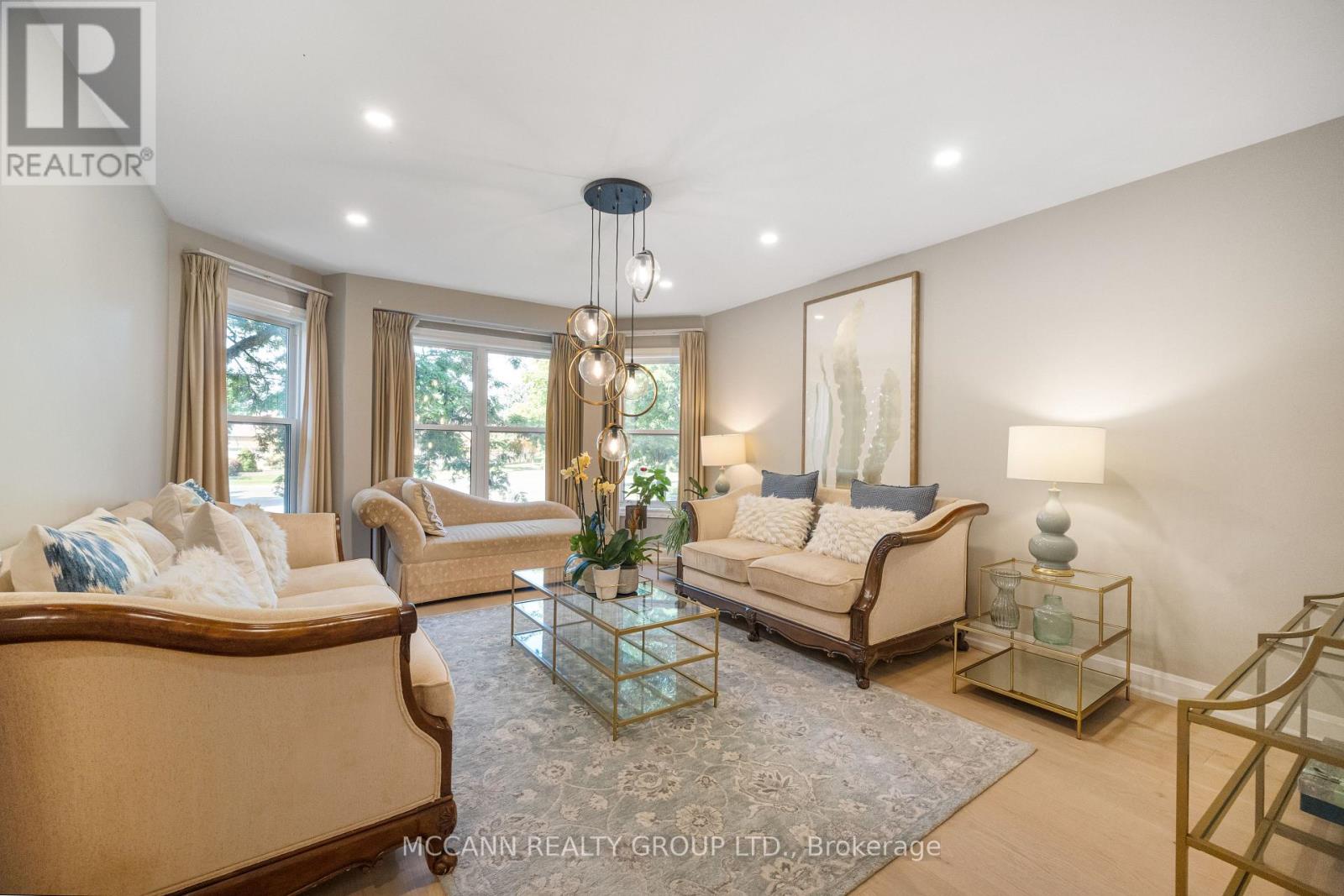 5 Waverley Crescent, Richmond Hill, Ontario  L4C 8Z5 - Photo 6 - N12461648