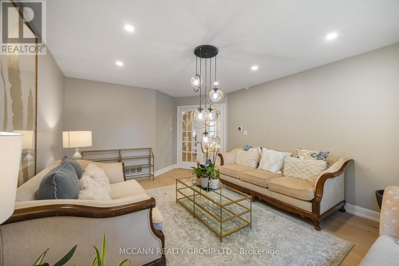 5 Waverley Crescent, Richmond Hill, Ontario  L4C 8Z5 - Photo 8 - N12461648