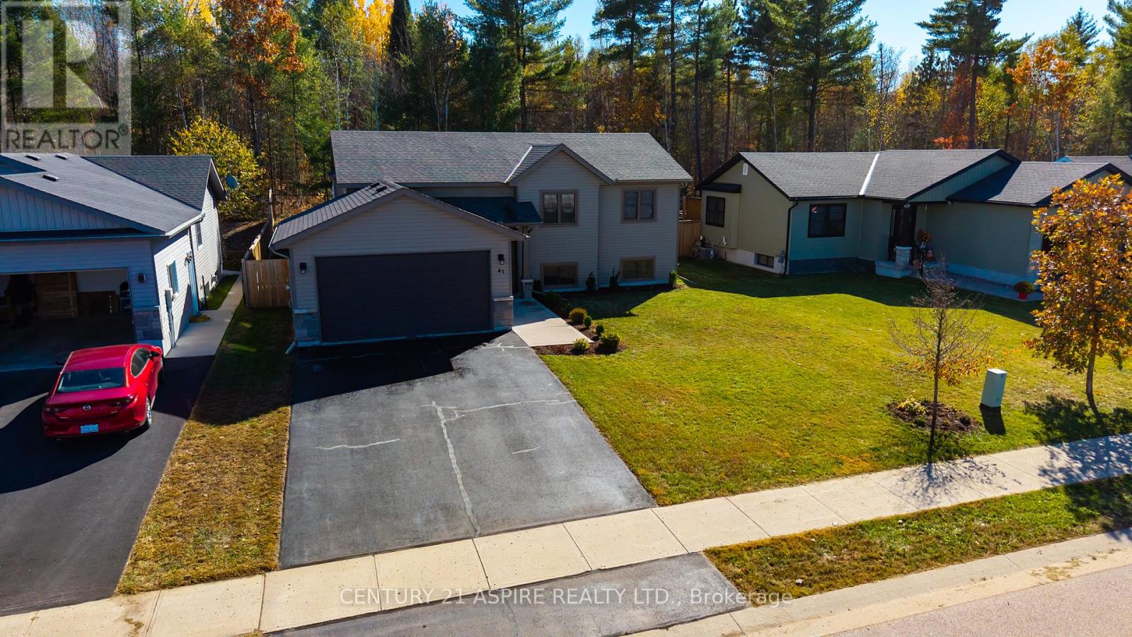 41 Dustin Drive, Petawawa, Ontario  K8H 0G3 - Photo 13 - X12461190