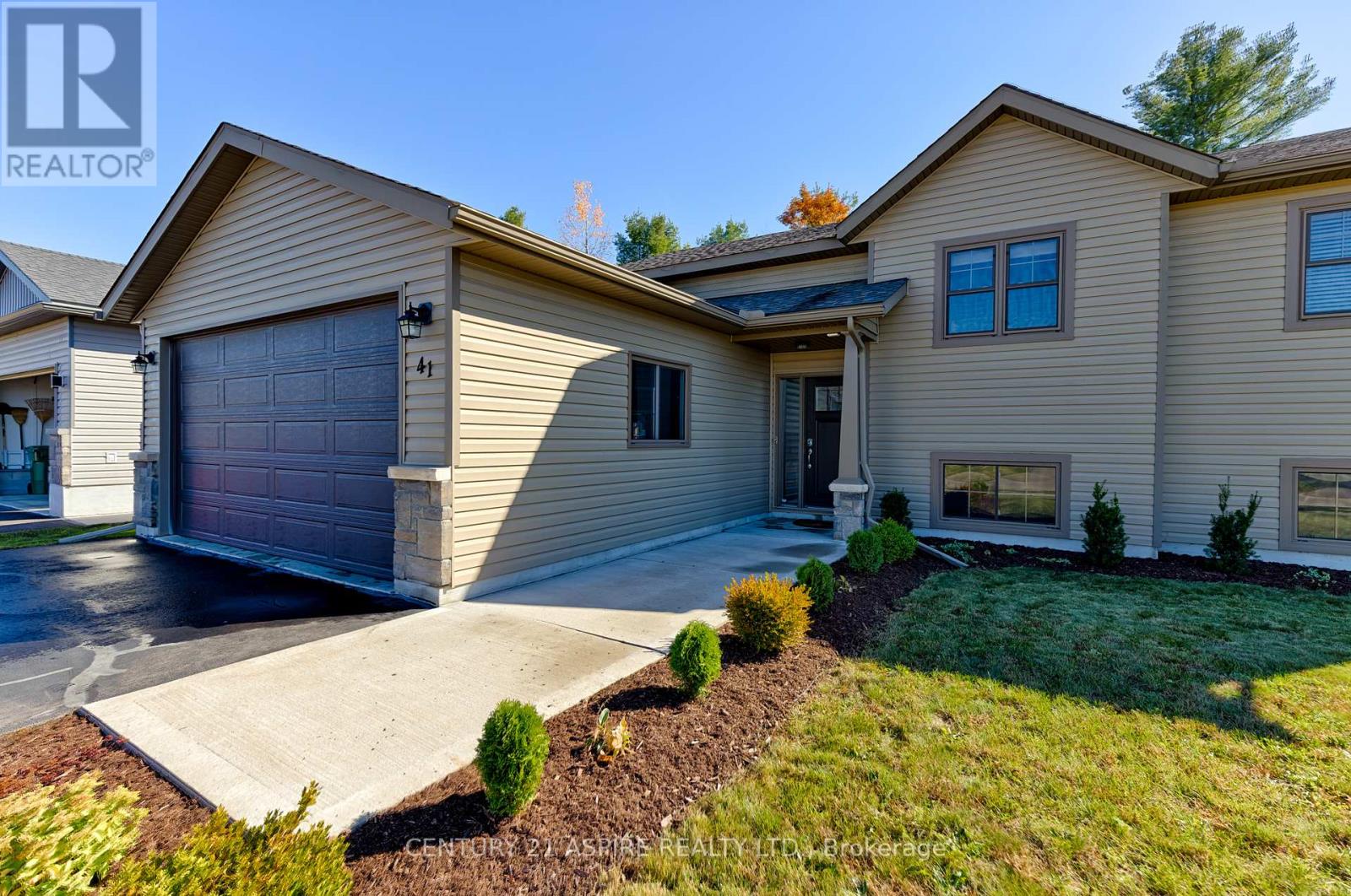 41 Dustin Drive, Petawawa, Ontario  K8H 0G3 - Photo 4 - X12461190